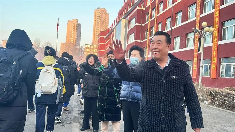 热辣滚烫逐梦想龙行龘龘启新程吉林江城中学开学第一天