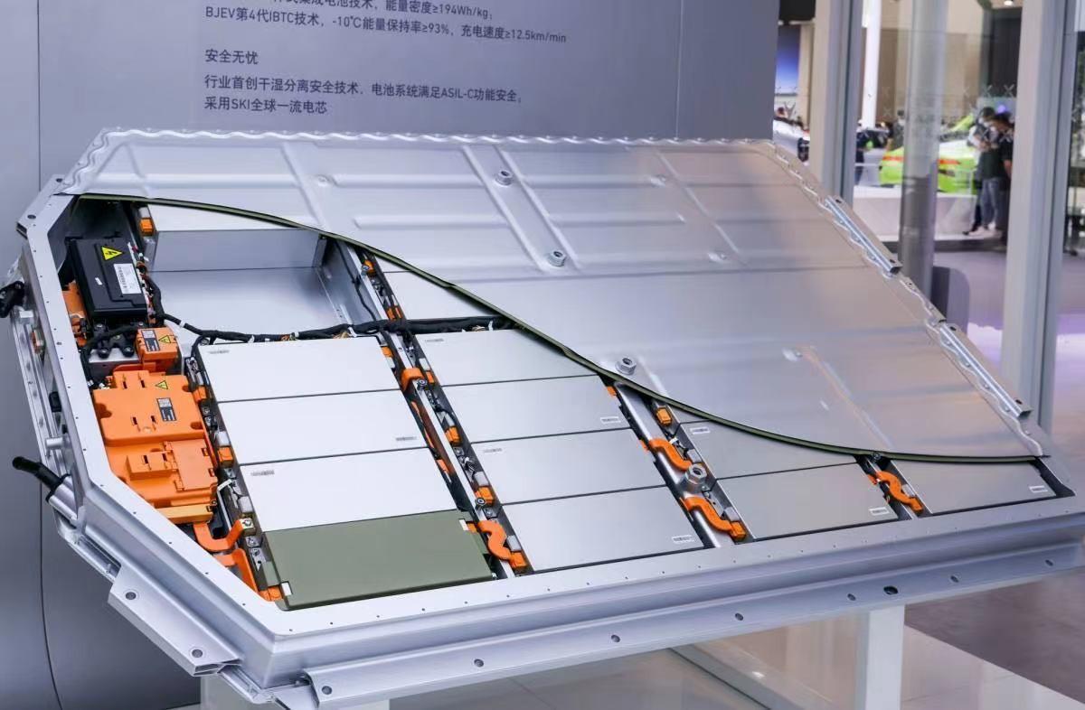 同时合作华为车bu智选车宁德小米极狐要众星捧月