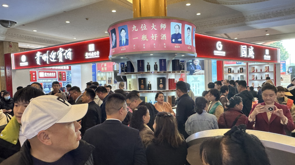 一城三展双品牌联动国威酒业点线面进击春糖