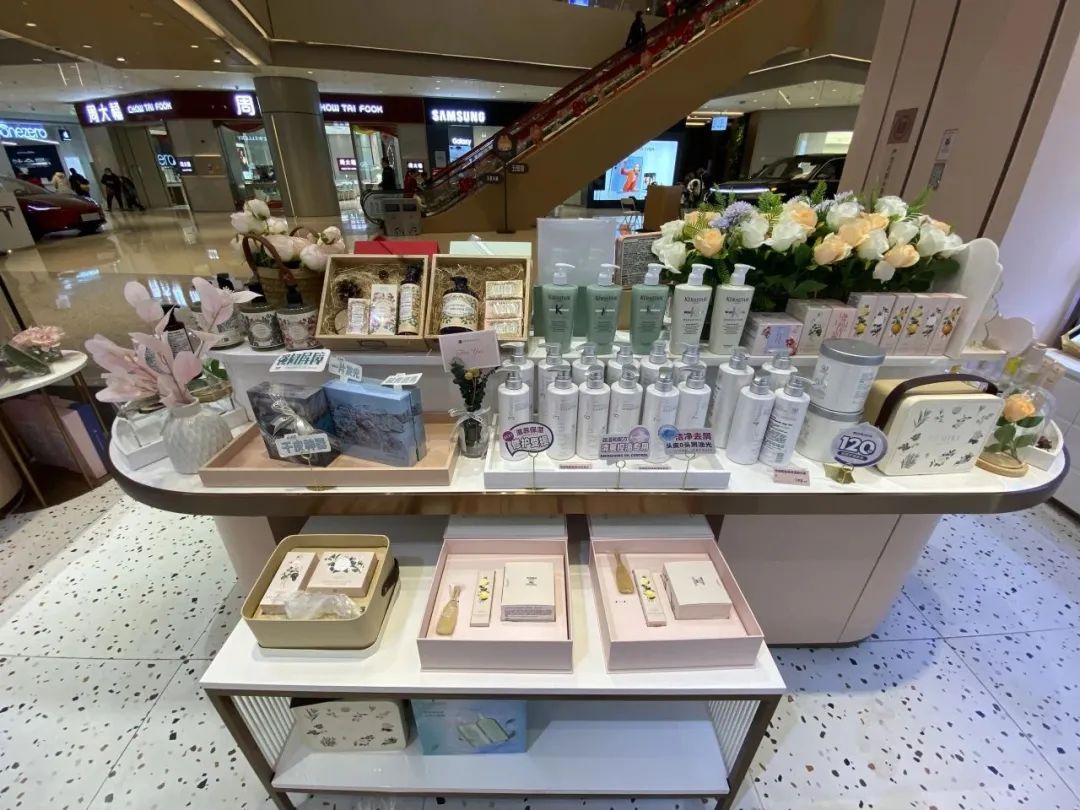 一个代理商把展示店做成了连锁的样板案例