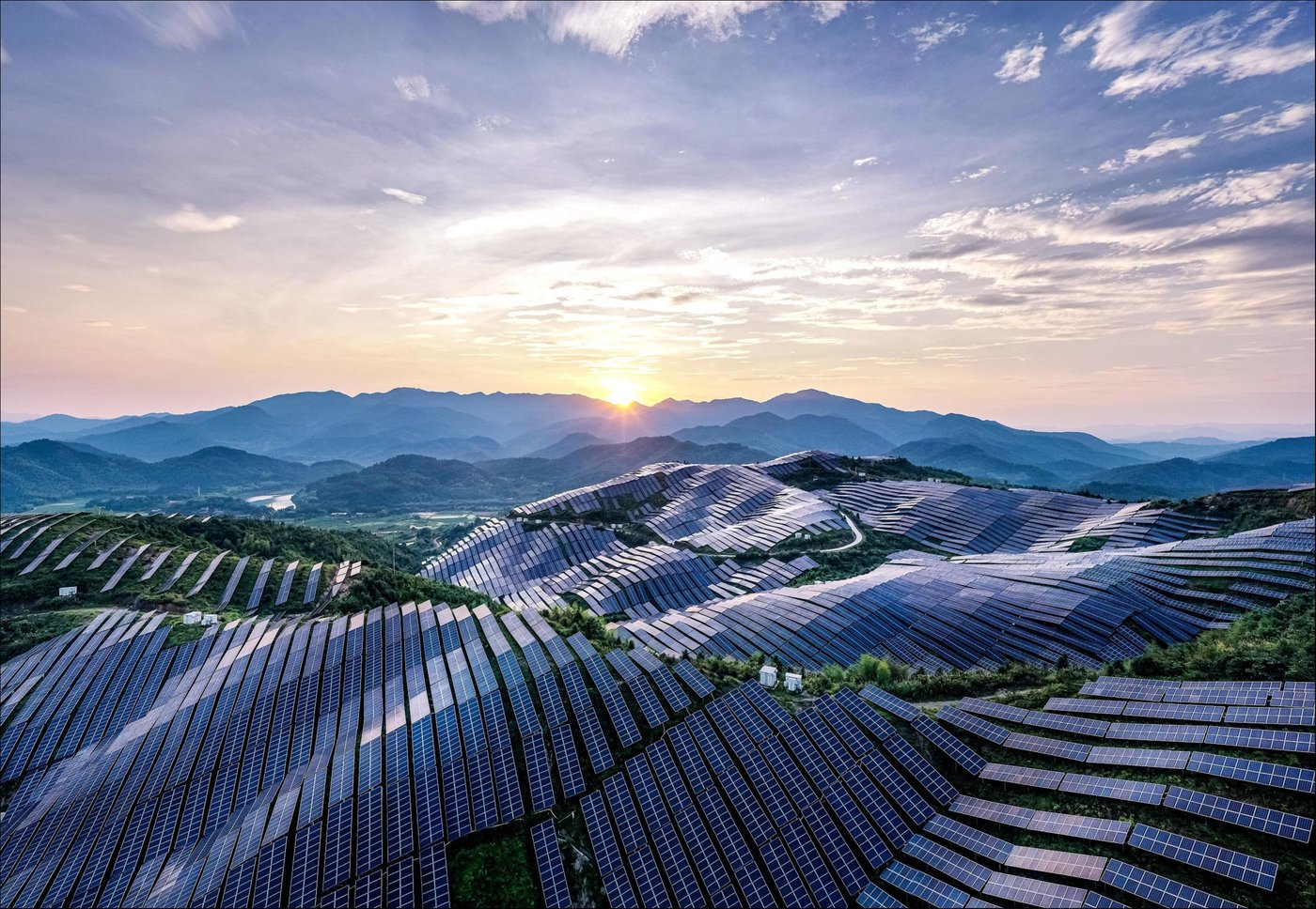 光伏龙头协鑫科技全面押注颗粒硅业绩下滑但股价大涨12