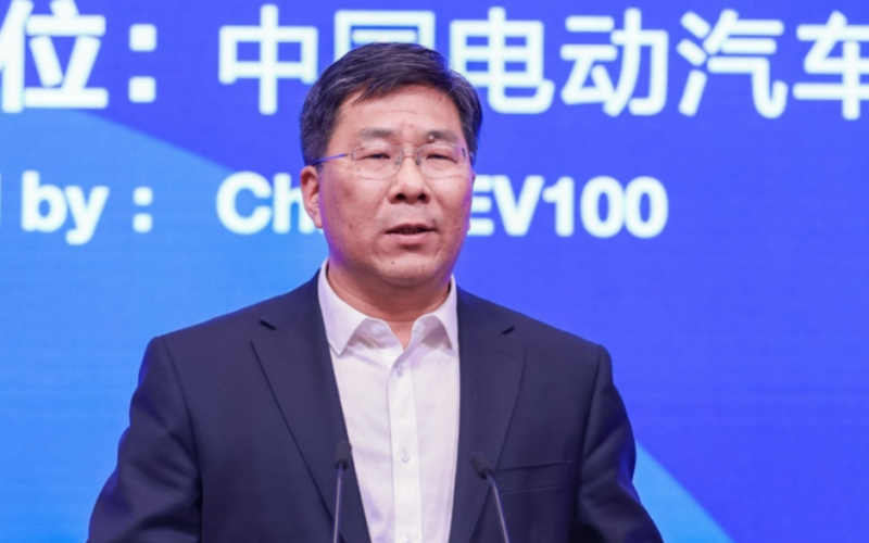 智驾排位赛开卷余承东呛声何小鹏比亚迪高管称不要黑手