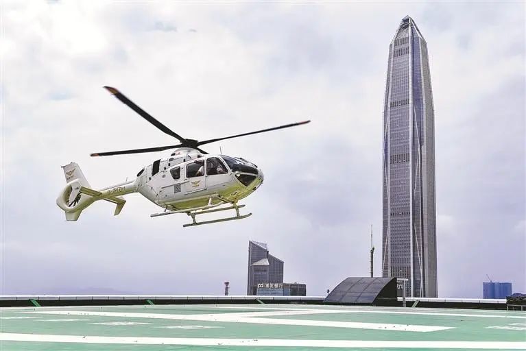 东部通航直升机备降数据显示,2023年,深圳低空经济年产值超过900亿元
