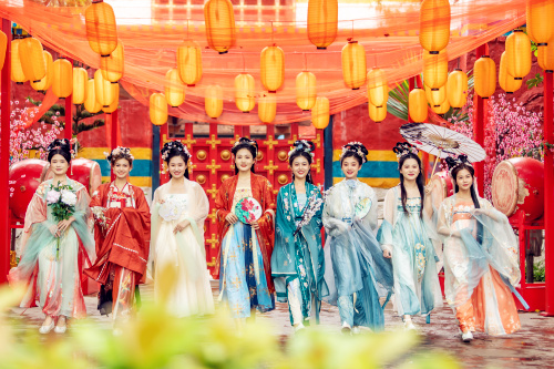 深圳欢乐谷"国潮文化节"开幕,高颜值npc惊艳亮相_财富号_东方财富网