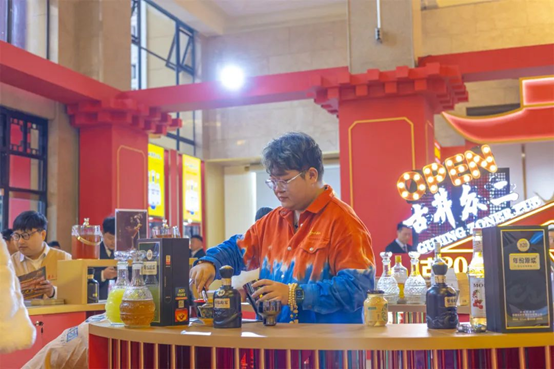 古井贡酒年份原浆丨古井名酒大家庭首日开展热翻春糖