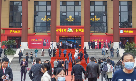 古井贡酒年份原浆丨古井名酒大家庭首日开展热翻春糖