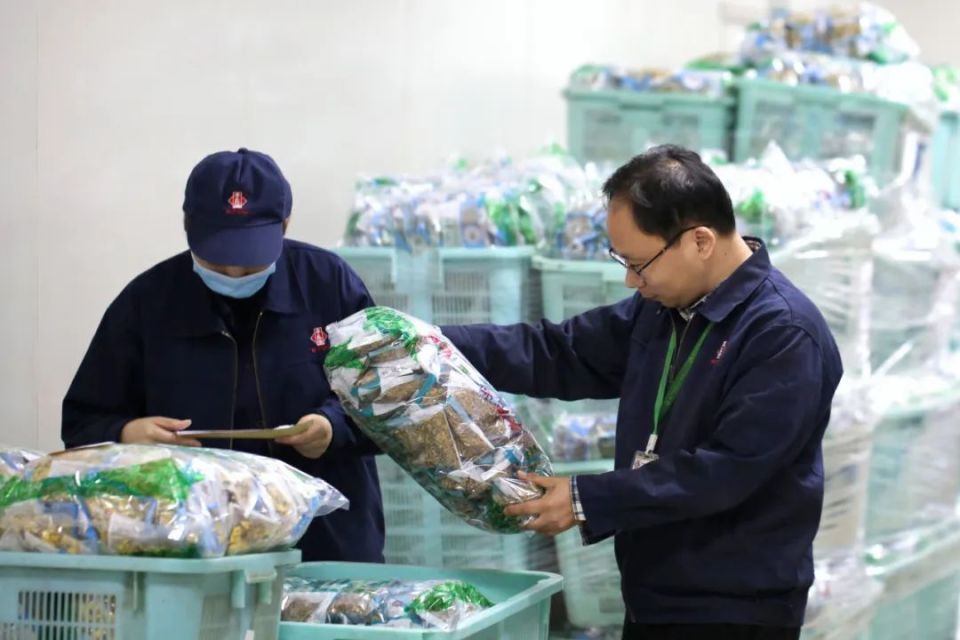 买中药不要贪图便宜小心买到假药治不好病还延误病情