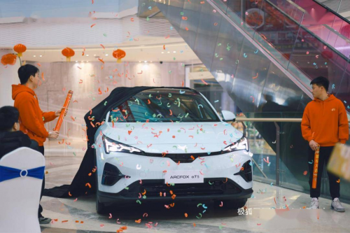 极狐汽车引领行业新风向极狐阿尔法t5动力与续航双升级