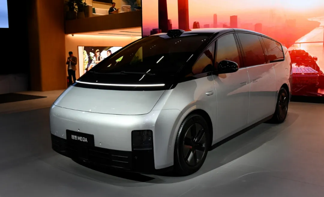 李想的公开认错与理想公关的集体失声