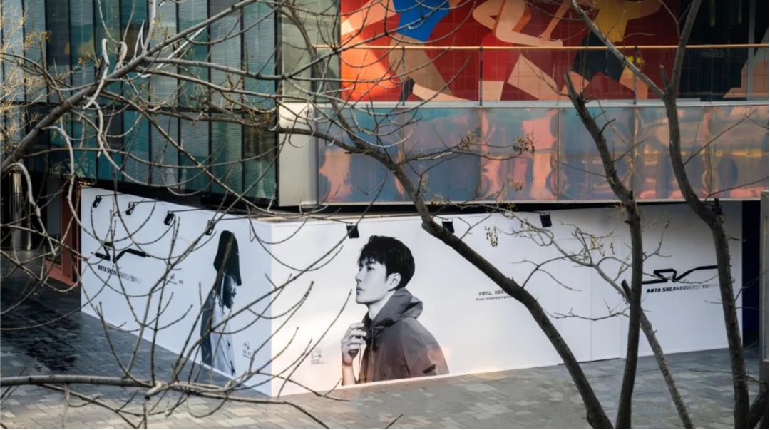 安踏占领三里屯