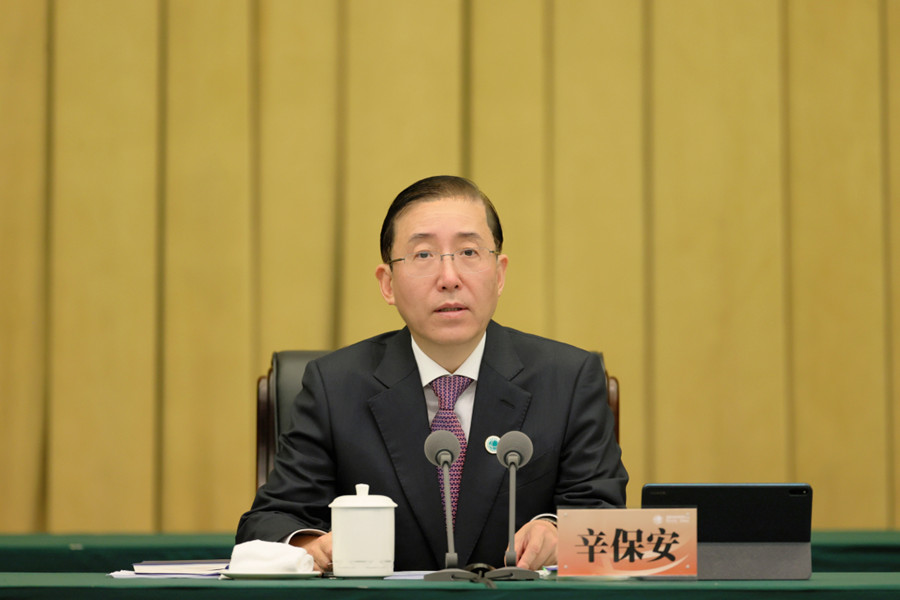 2021年1月,辛保安从毛伟明手中接过国家电网"帅印",出任董事长,党组