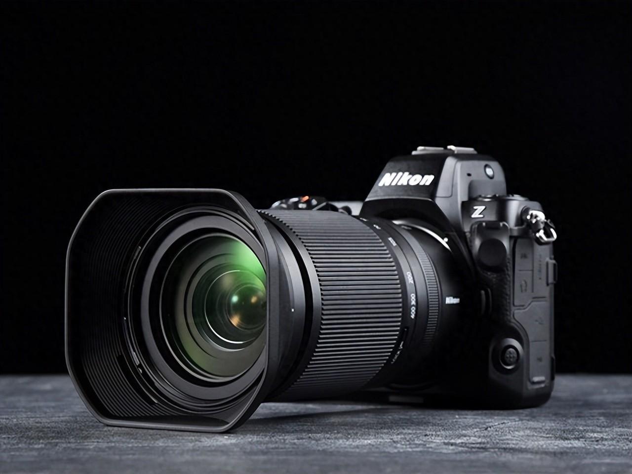 2倍变焦的z卡口全画幅变焦镜头,它以单反f卡口时代的af-s 28-300mm f