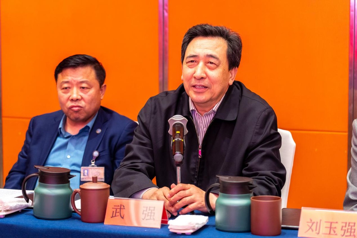 驰宇陨石助力人口增长获赠锦旗致谢