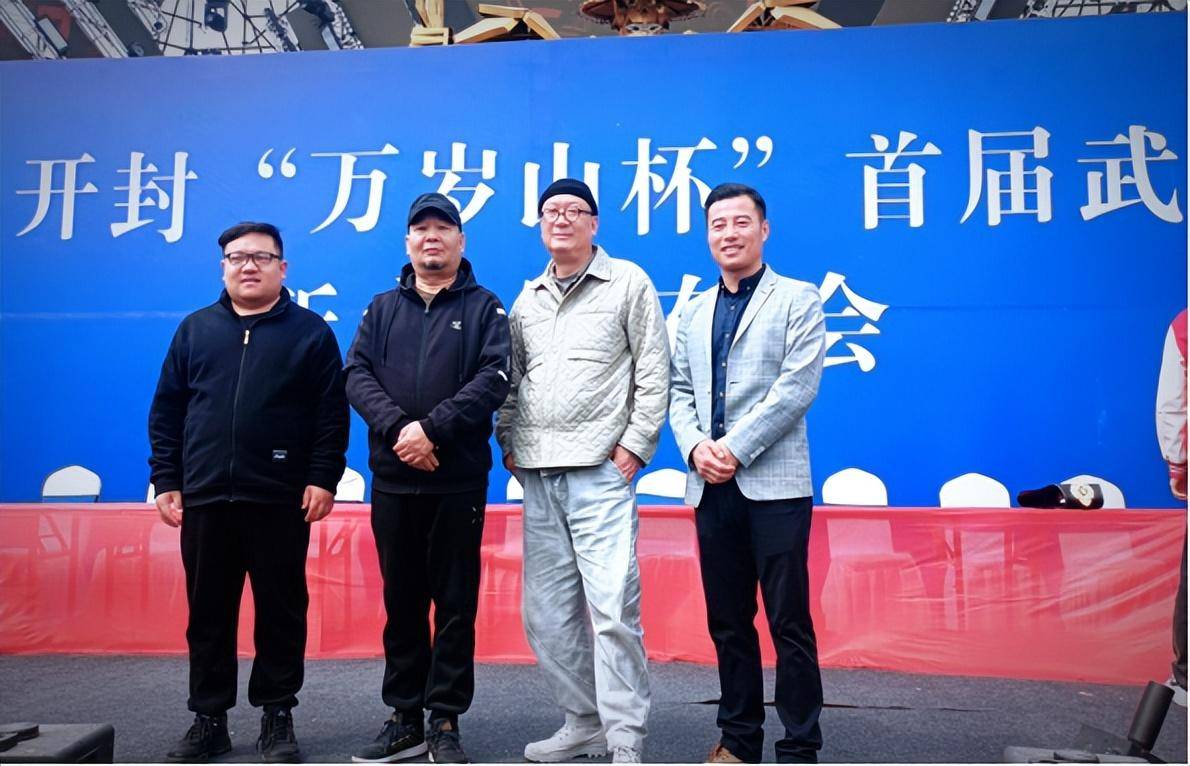 演艺集团男中音歌唱家,河南省专业声乐大赛"文华奖"金奖获得者郑东辉