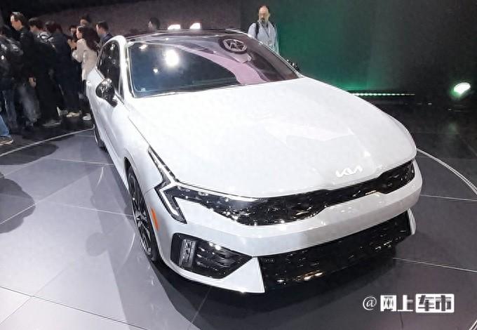 起亚新款k5纽约车展实拍升级全新外观比大众迈腾还好看