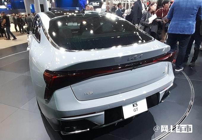 起亚新款k5纽约车展实拍升级全新外观比大众迈腾还好看