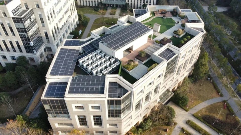 纬创软件武汉总部大楼太阳能光伏板正式投入应用