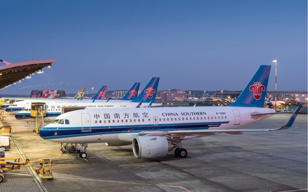 南方航空(600029)在三大央企航司中营收规模最高,去年达到1599亿元,比