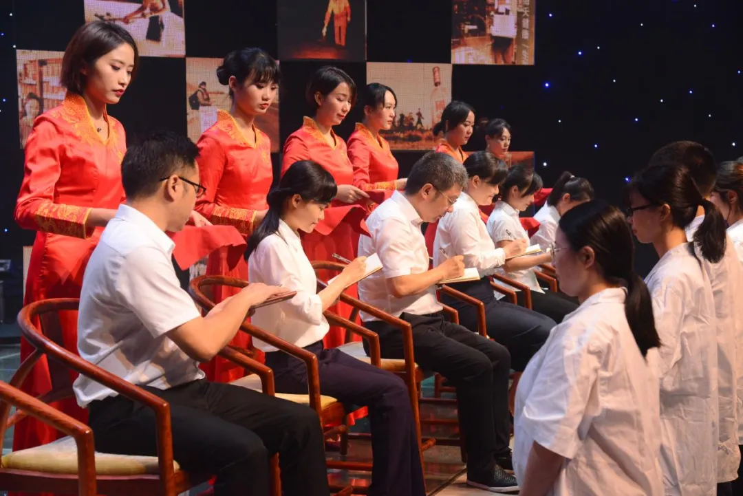 活动的实施办法》等多项制度为支撑,成立"泸州老窖酒传统酿制技艺传承