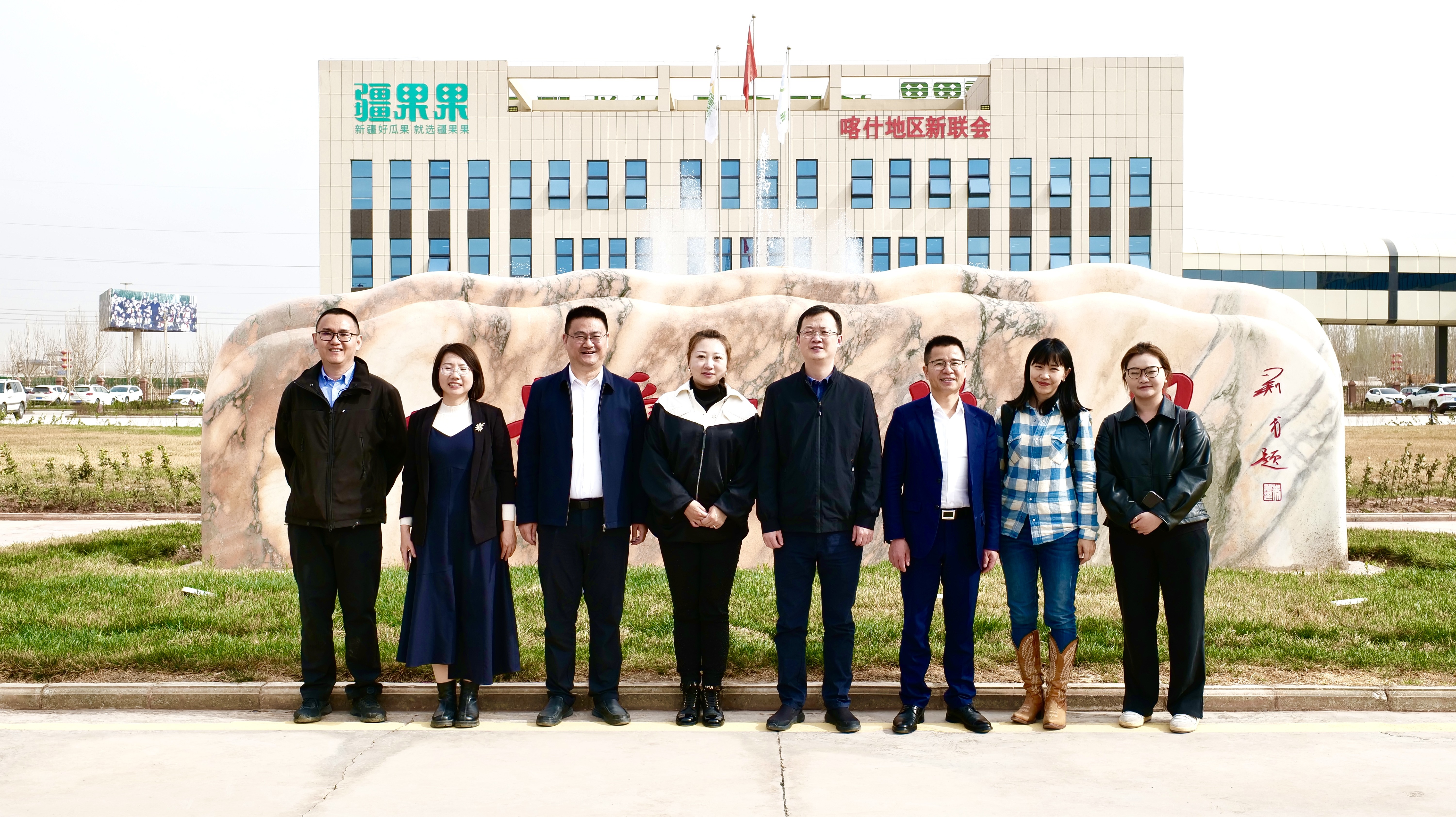 座谈会后,天虎云商执行副总裁张海迹一行前往疏附县阿斯曼牧业有限