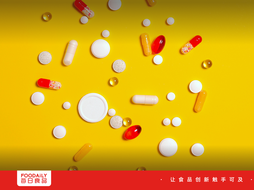 当代年轻人的双面生活糊弄吃饭精致吃药丸