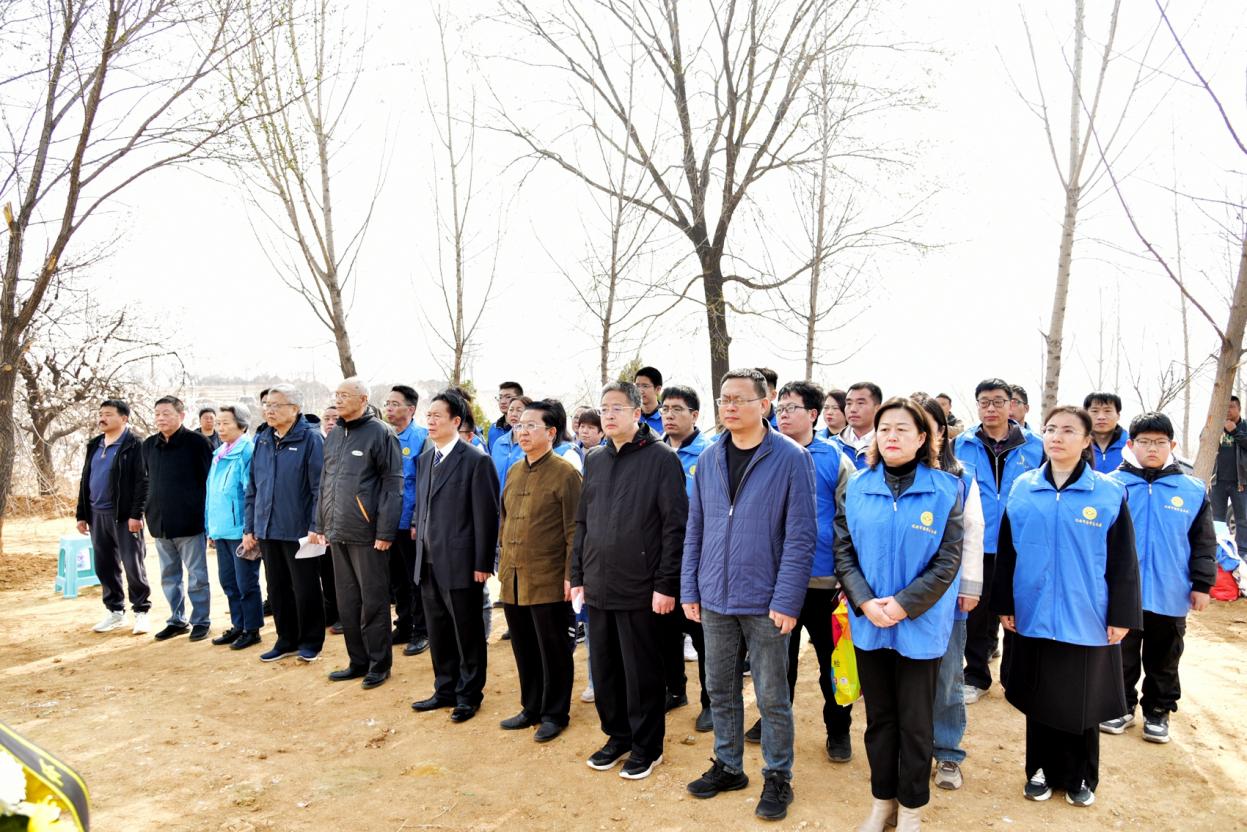 迁安市开展寸草心为英雄立碑清明节向先驱致敬主题活动