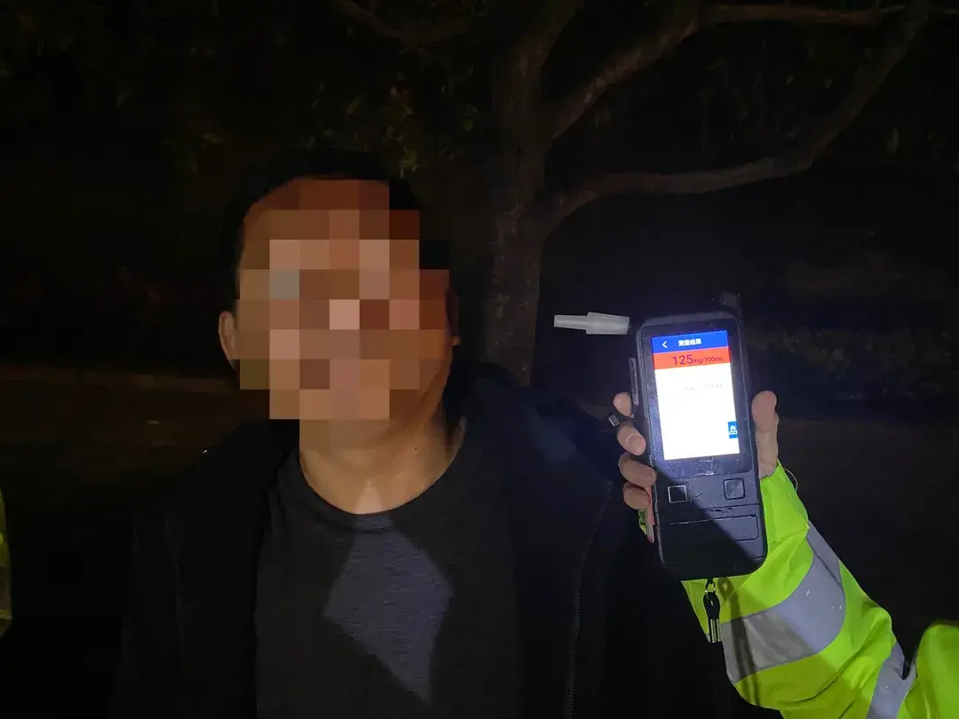 二次酒驾醉上加罪女子醉驾被查花样吹气