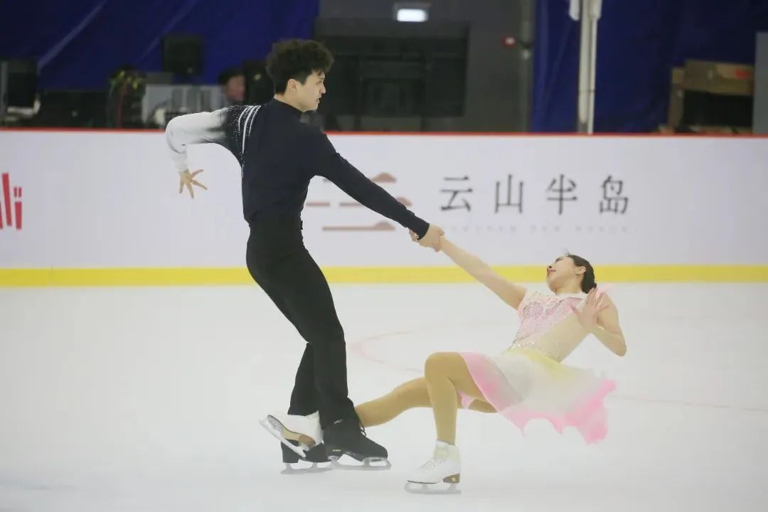 20232024赛季全国花样滑冰冠军赛在腾冲启迪冰上运动中心举办