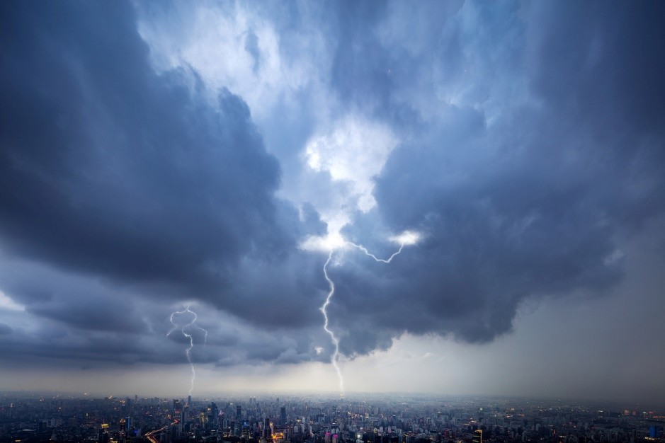 四,结语雷暴天气对机房实验设备和新能源发电设备构成了严重威胁,但