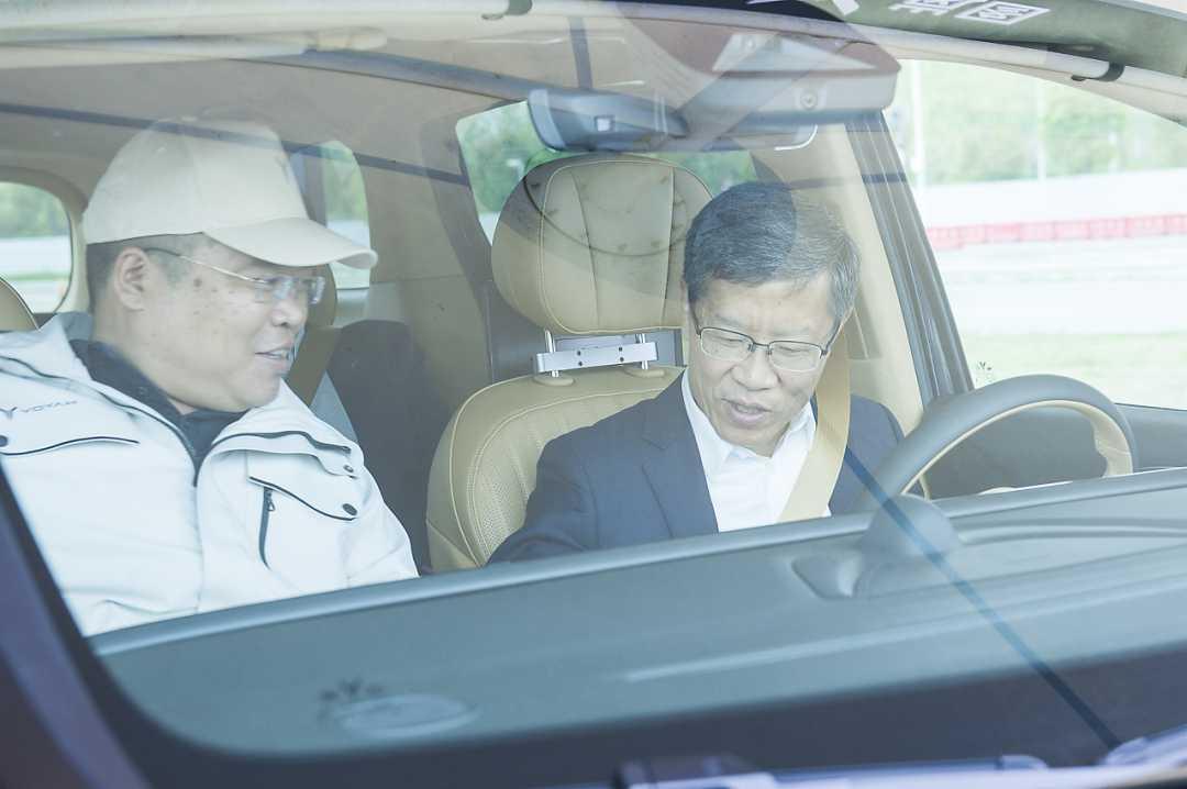 周治平岚图要争当高质量发展的排头兵