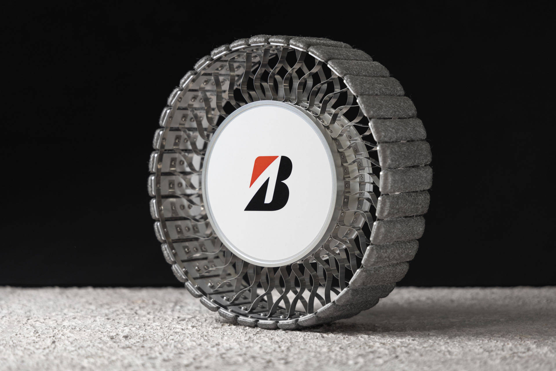 普利司通开发全新月球车轮胎,全新概念设计模型亮相第39届航天研讨会