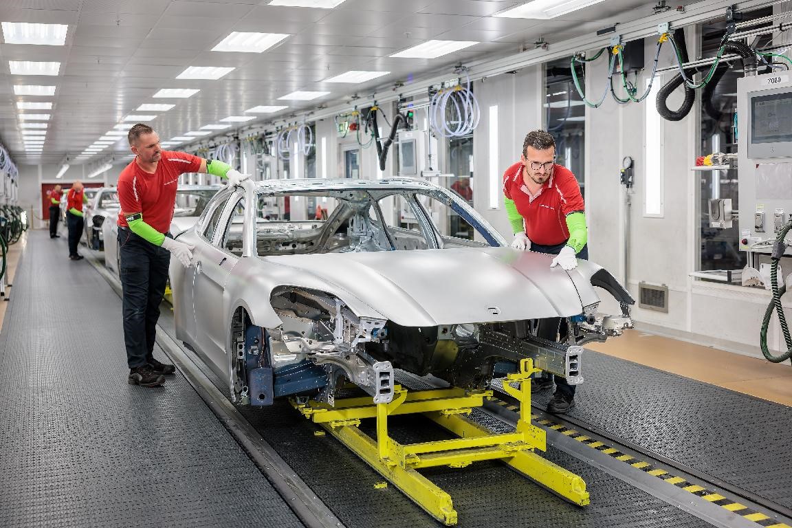 探访保时捷莱比锡工厂一边生产纯电动macan一边养着欧洲野牛