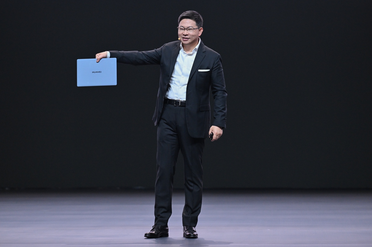 一分钟一辆华为宣布现货智界s7开启海量交付p70已可盲订或4月见
