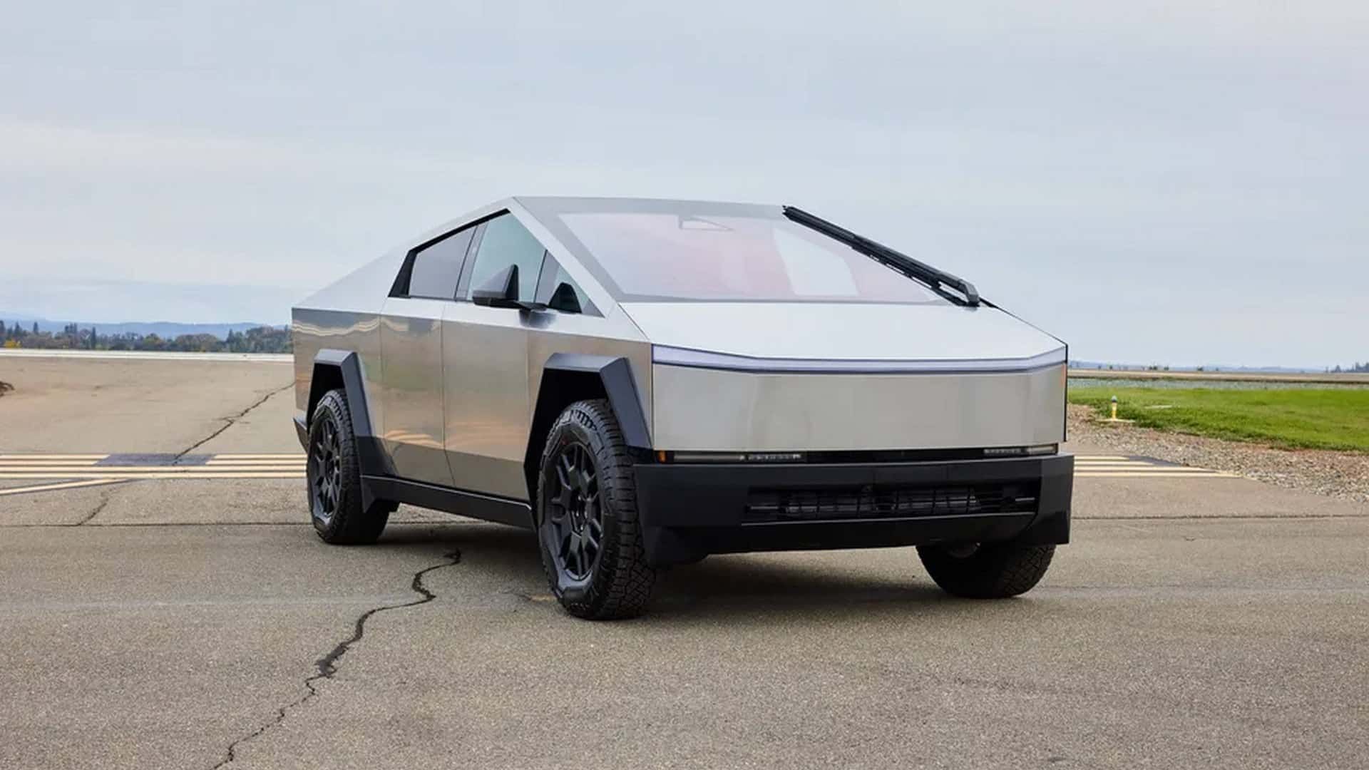 特斯拉cybertruck再次拍出天价