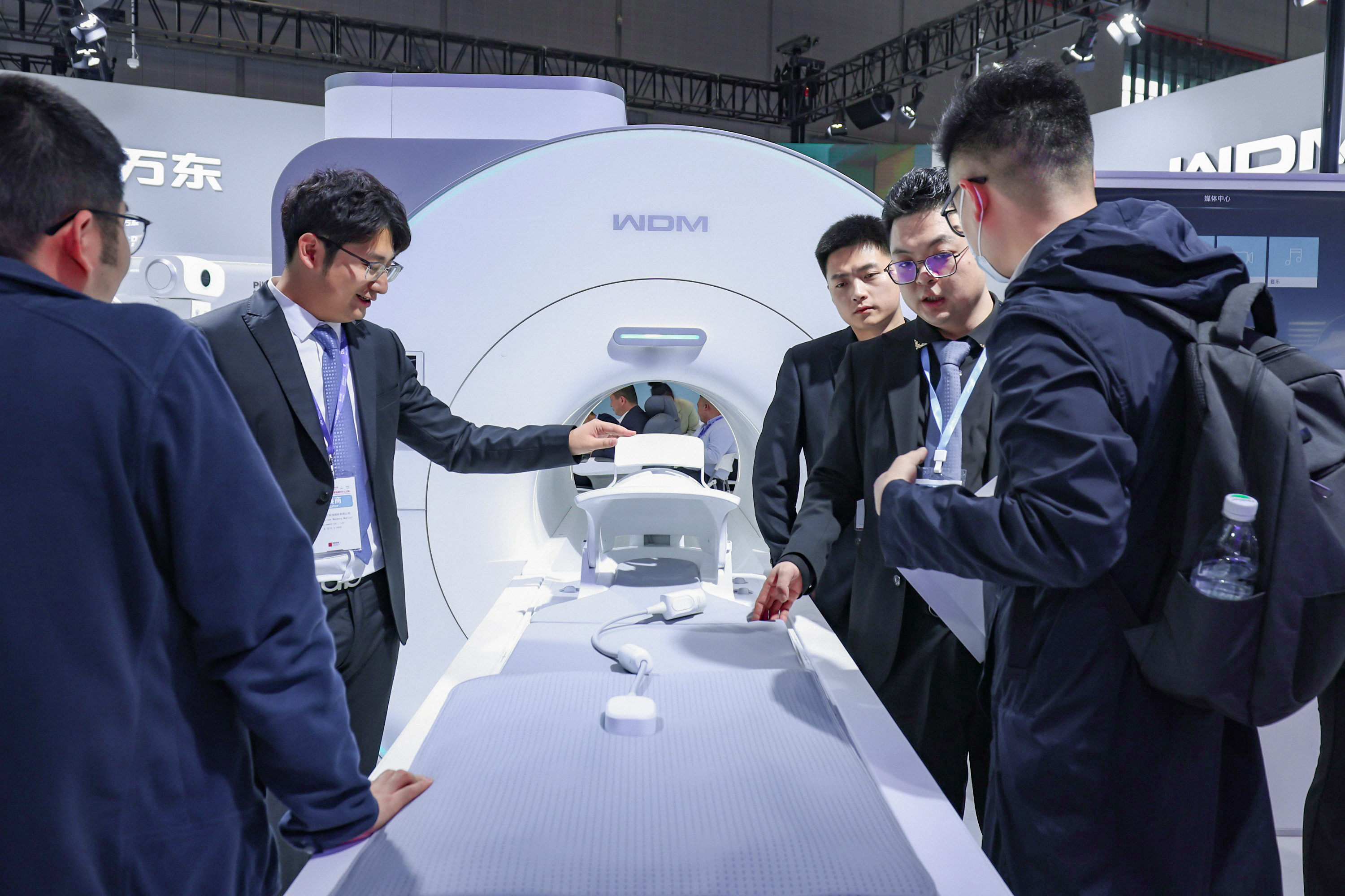 万东医疗更多ai影像新探索只为诊疗的每一个精度