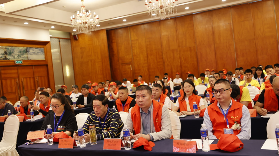 藏龙车辆新品发布会闪耀西南盛会成行业瞩目焦点订购潮席卷全场