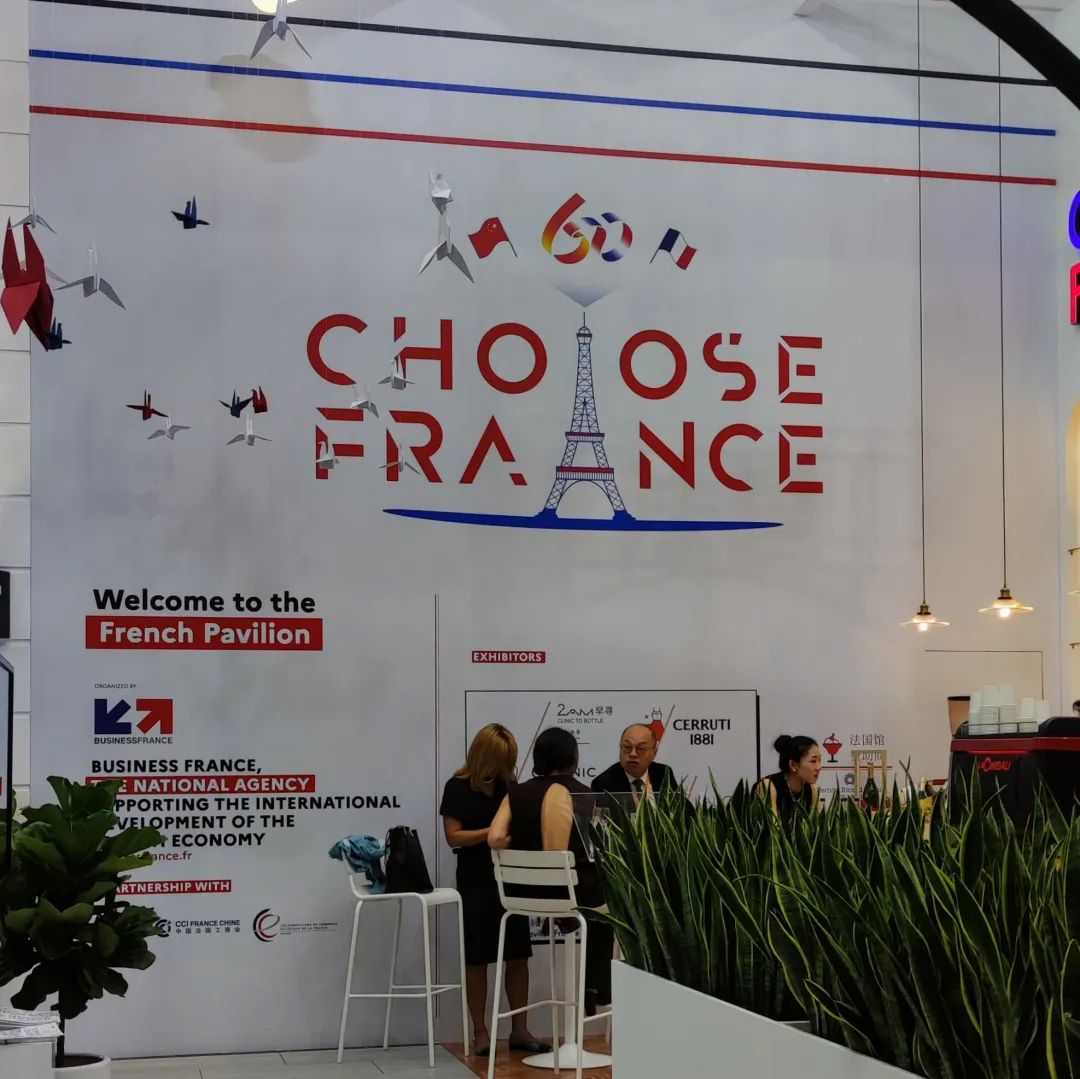 在法国国家馆沉浸式体验法式生活直击消博会