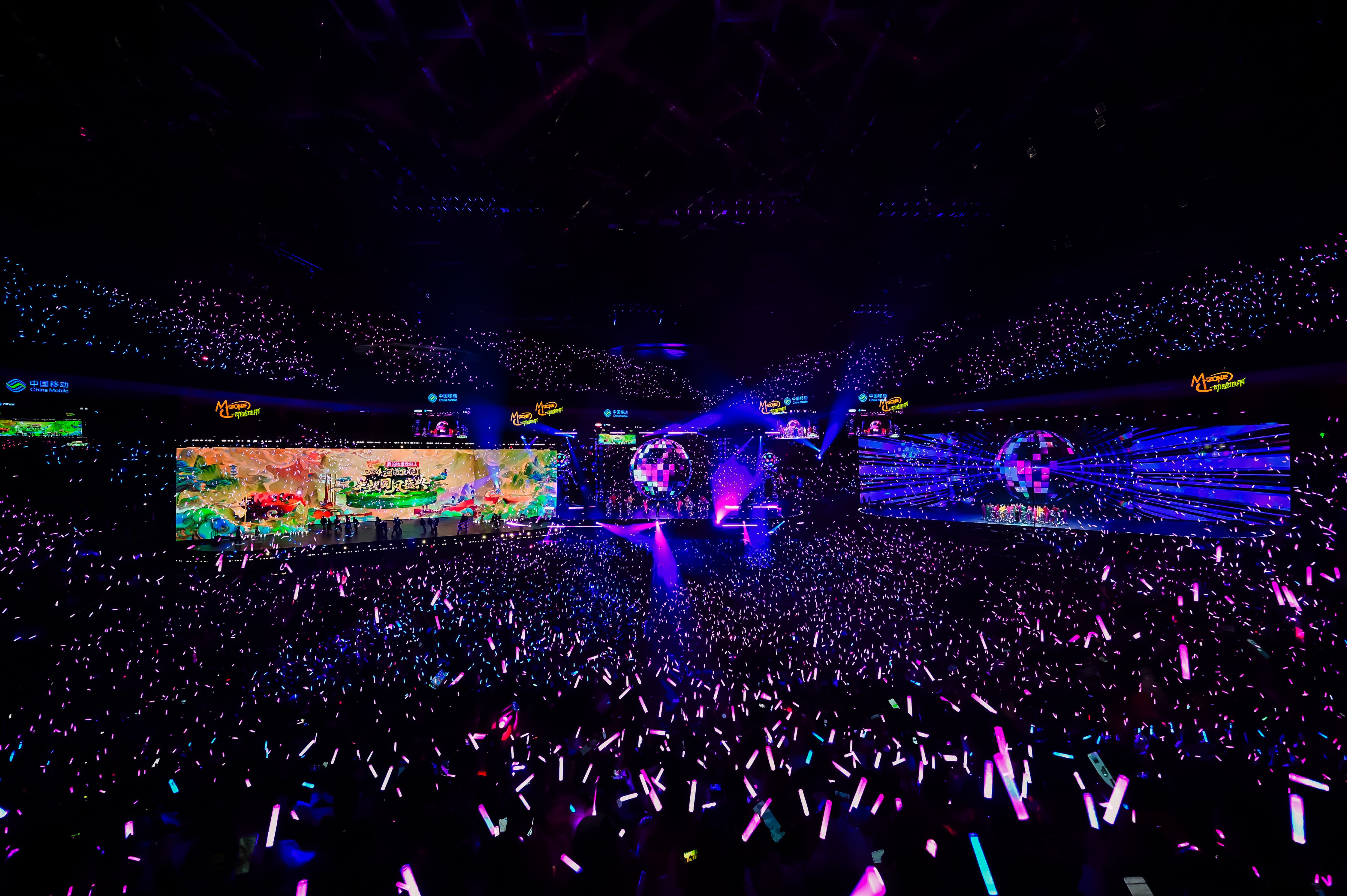 地带·第十五届音乐盛典咪咕汇的舞台上周杰伦演绎《我的地盘》的时候