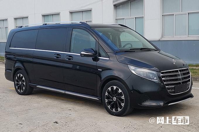 奔驰新v级实车曝光增立标可选6座20t动力更强
