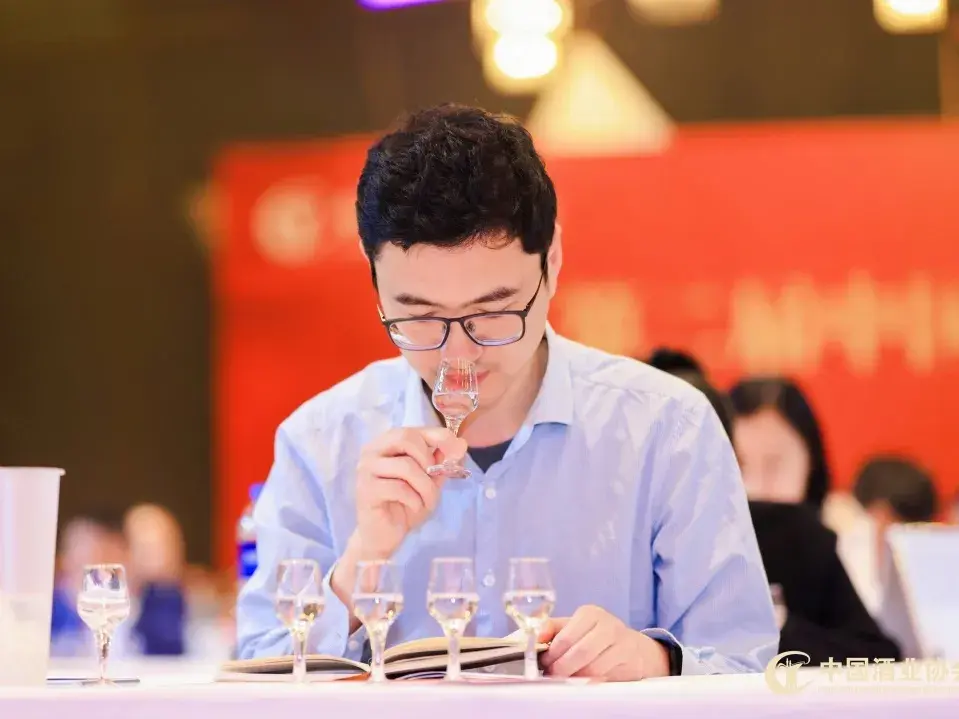 喜讯第二届中国白酒首席品酒师大赛洋河包揽冠亚军