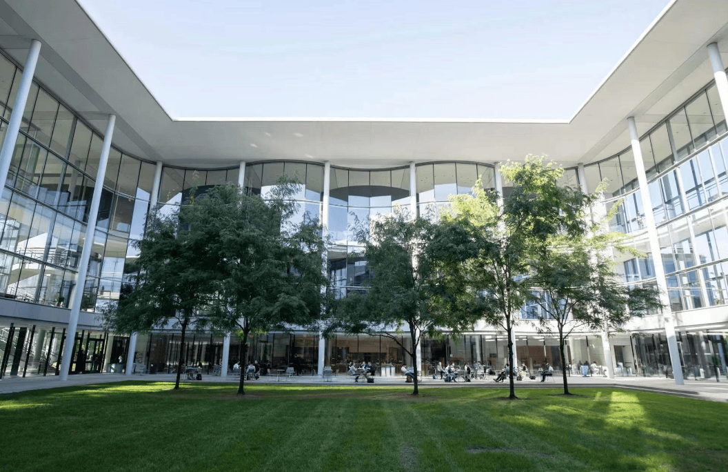 颂文"耶鲁创新学者"项目是全球顶尖学府美国耶鲁大学管理学院推出的