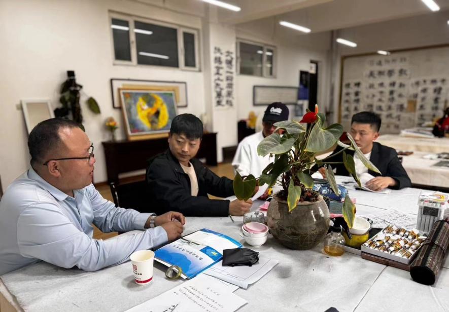 新疆喀什地区伽师县杨冰清高中美术名师工作室春季研讨会圆满召开