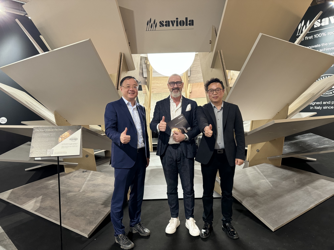 建发股份董事长郑永达一行考察第62届米兰国际家具展