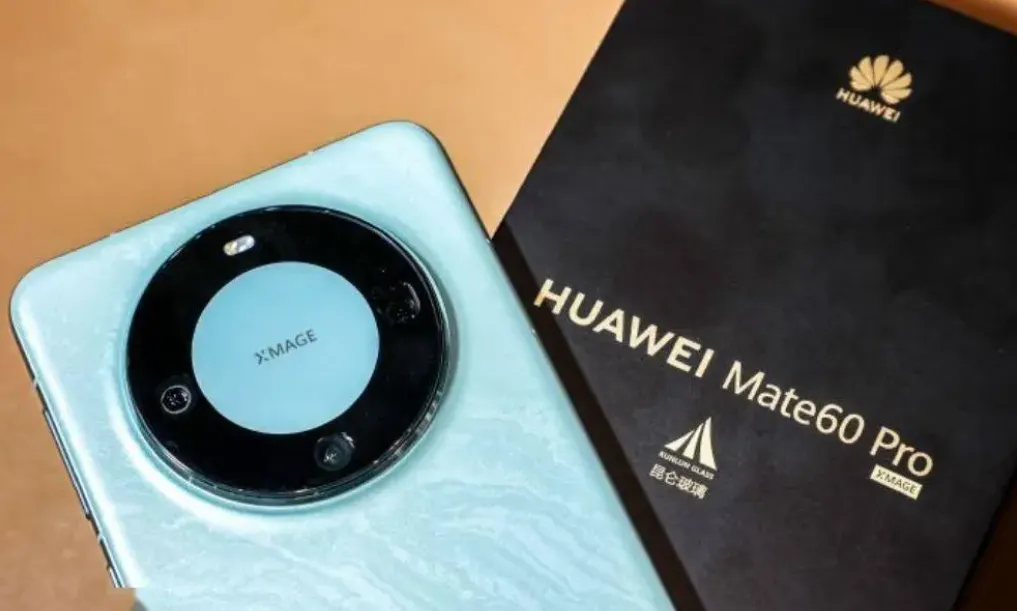 去年9月,华为mate 60系列闪耀高端手机市场,有媒体爆料欧菲光为其摄像