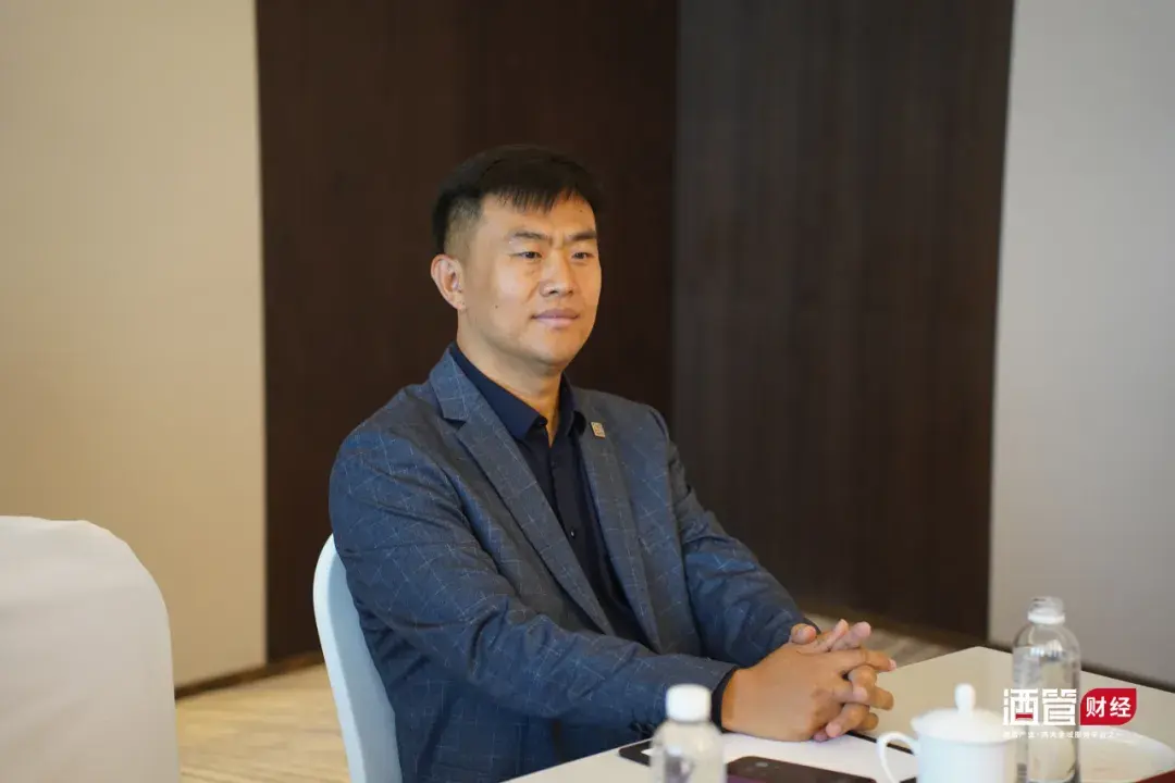 仟那酒店集团ceo朱峰表示,酒店要利用好移动互联网社交媒体特点,进行