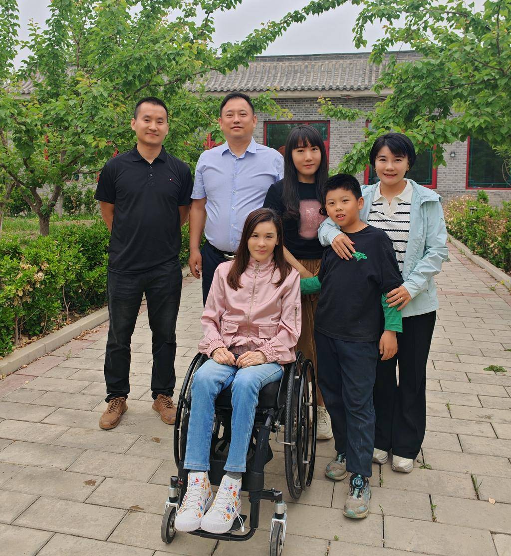 体操世界冠军莫慧兰携手桑兰走进365晨光宝贝之家
