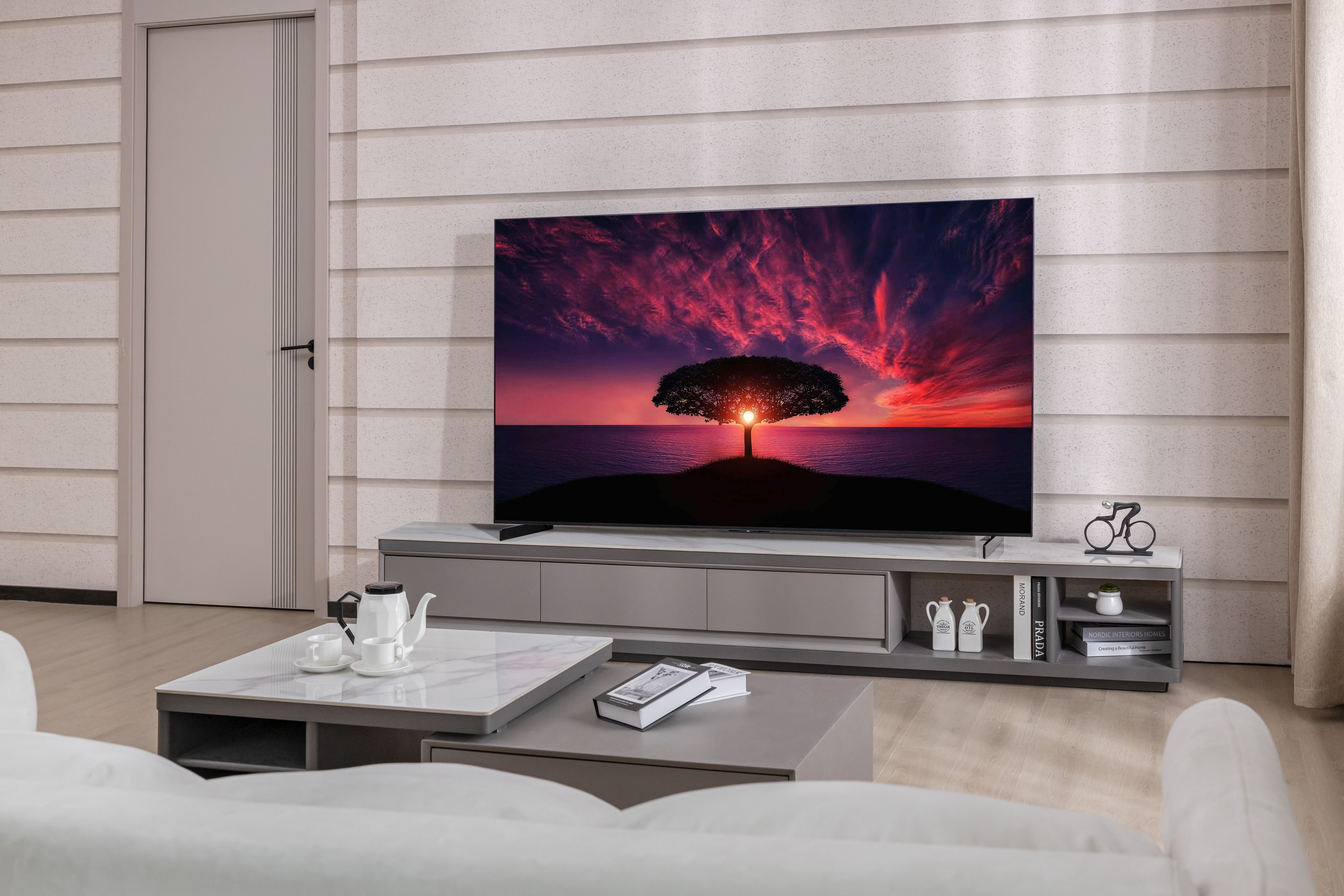 还是那句话,把机身做薄不足为奇,但做薄的同时还能把mini led电视的