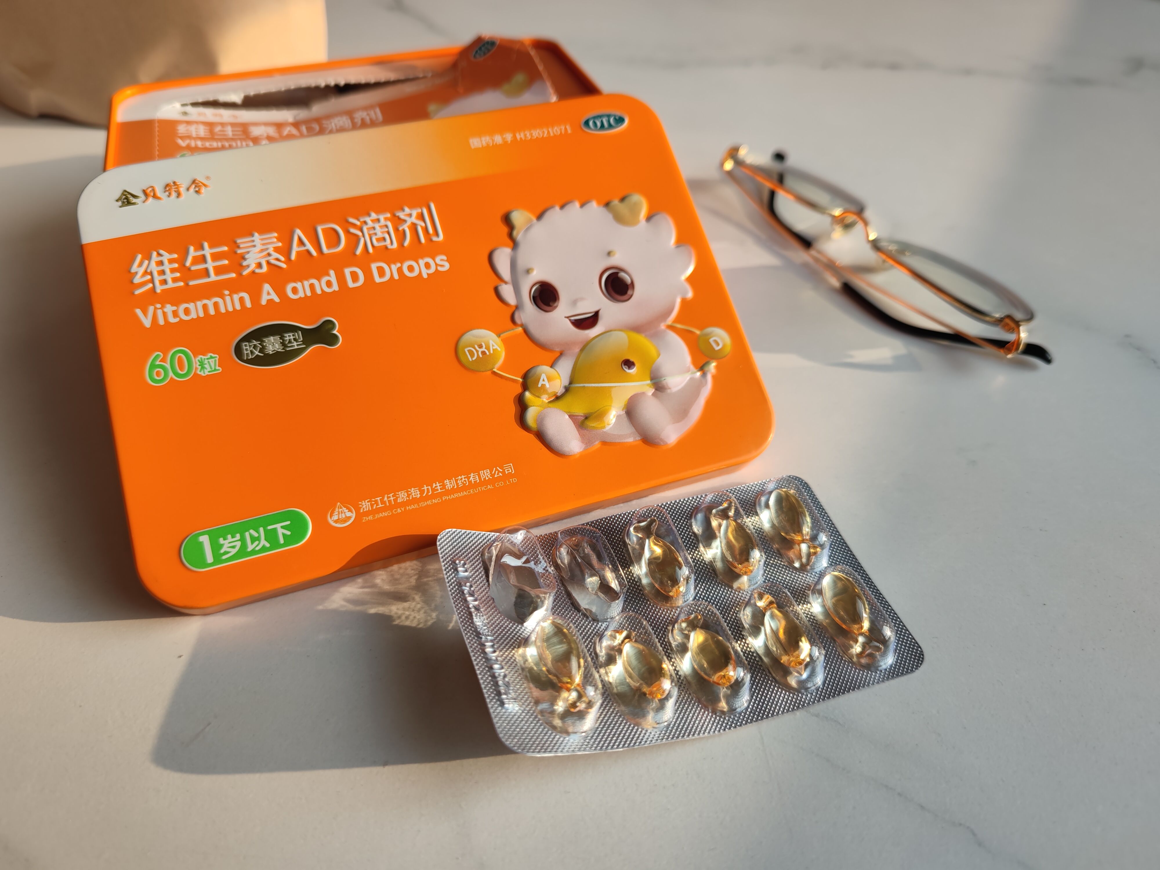 宝宝枕秃难题,维生素吃什么牌子?奶爸带娃有妙招