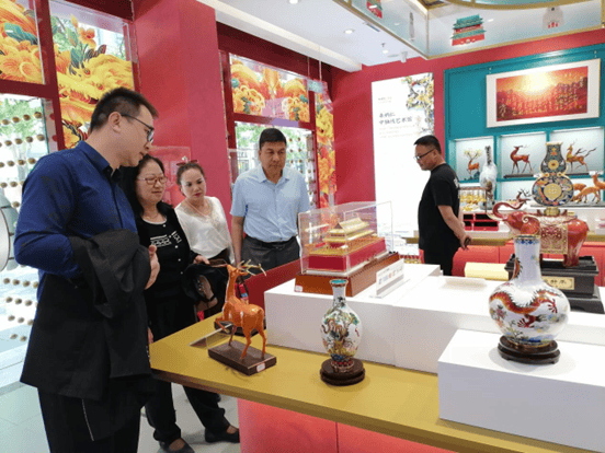 元宇宙产业委参观朱炳仁铜文化艺术馆洽谈合作