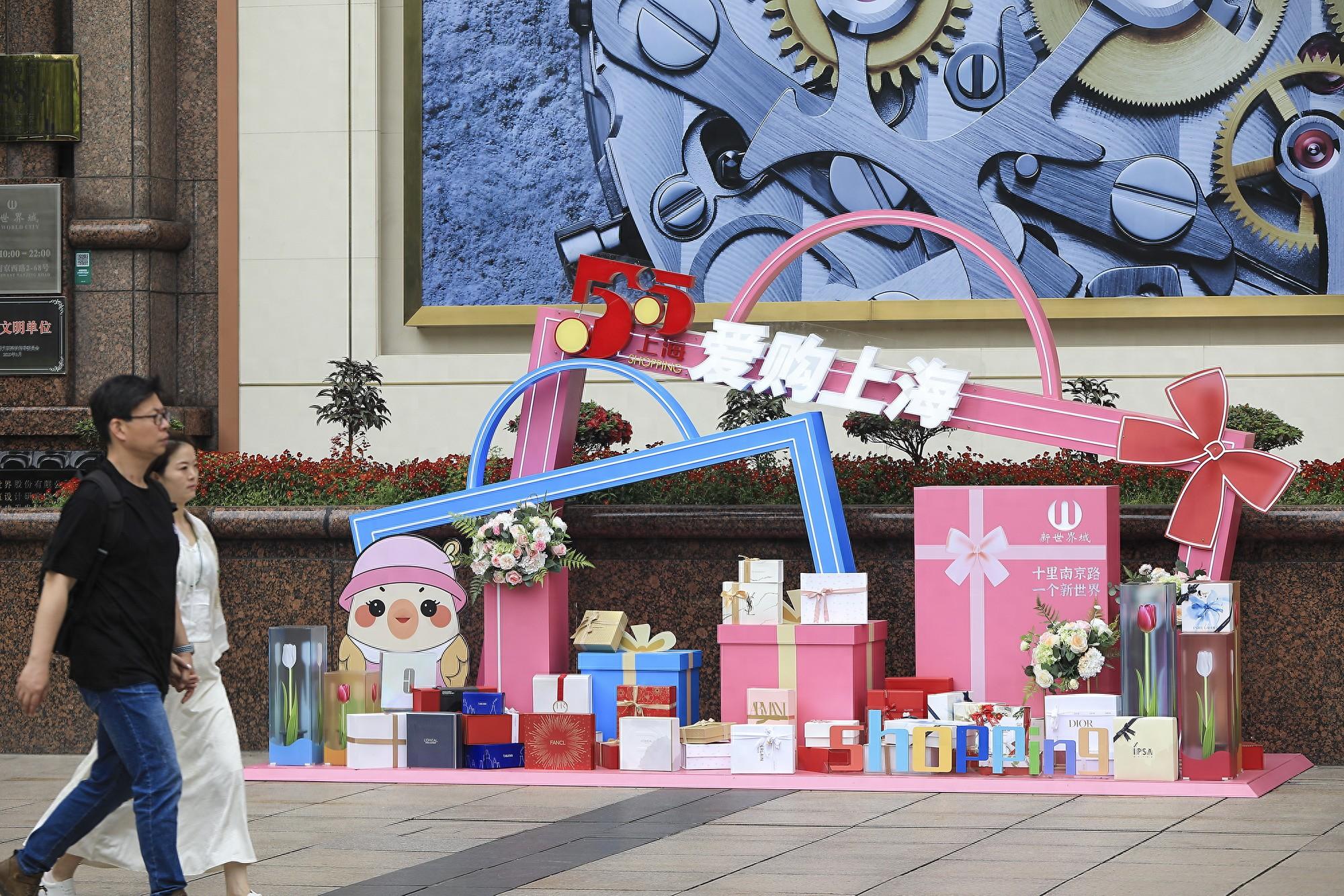 4月下旬,第五届上海五五购物节正式启动,在刚刚过去的五一小长假,"